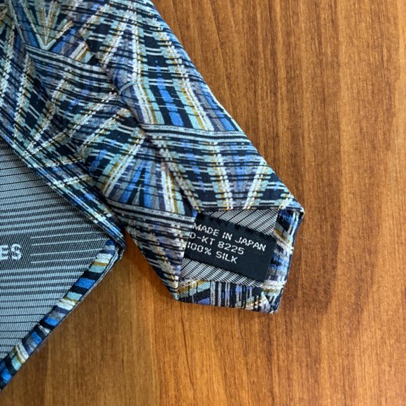 Jhane Barnes Vintage Silk Geometrical pattern tie - Picture 4 of 8